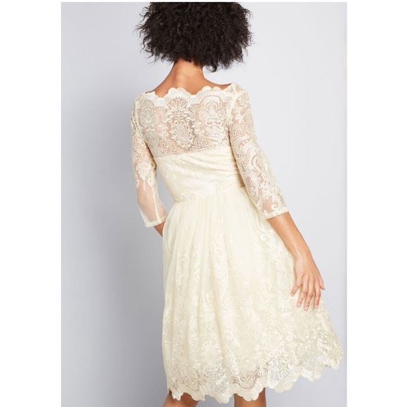 Chi Chi London | Gilded Grace Lace Dress Size 4 - Picture 2 of 9